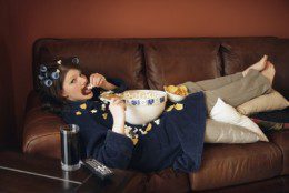 7189774_s picture of woman eating on couch