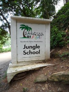 picture of Jungle School sign helping honduras kids