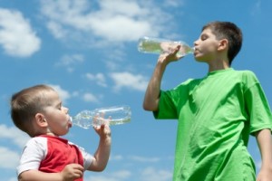 picture of kids drinking water