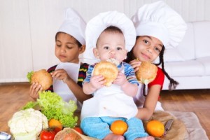 picture of kids eating healthy 